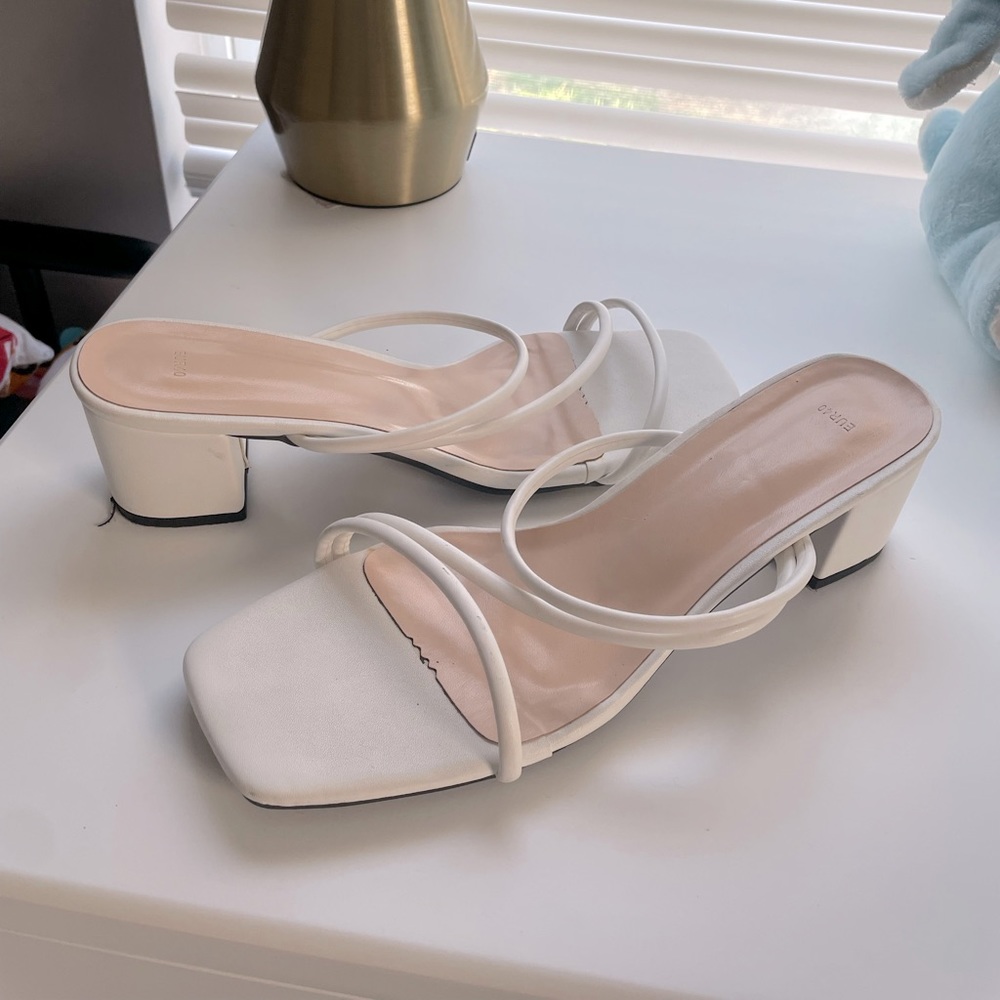 White short heels !